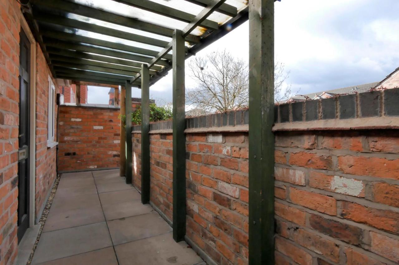 Crewe Short Lets 6 Victoria Court, Crewe Apartment Екстериор снимка