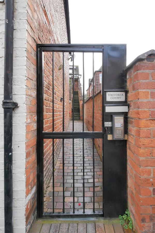 Crewe Short Lets 6 Victoria Court, Crewe Apartment Екстериор снимка
