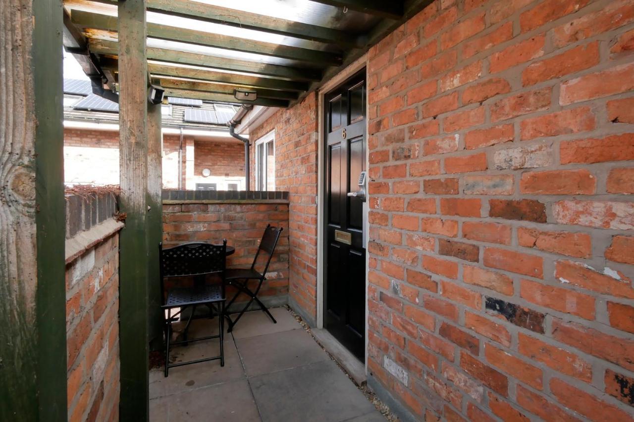 Crewe Short Lets 6 Victoria Court, Crewe Apartment Екстериор снимка